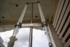 Μέγιστο και ελάχιστο θερμόμετρο που τίθεται στο μετεωρολογικό κλουβί στοκ εικόνες Μέγιστο και ελάχιστο θερμόμετρο που τίθεται στο μετεωρολογικό κλουβί στοκ εικόνες