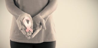Μέσο τμήμα της νέας γυναίκας με την κορδέλλα στοκ φωτογραφίες με δικαίωμα ελεύθερης χρήσης Μέσο τμήμα της νέας γυναίκας με την κορδέλλα στοκ φωτογραφίες με δικαίωμα ελεύθερης χρήσης