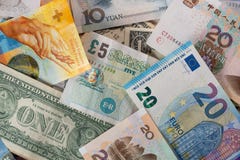 Μίγμα των διαφορετικών νομισμάτων τραπεζογραμματίων στοκ φωτογραφία Μίγμα των διαφορετικών νομισμάτων τραπεζογραμματίων στοκ φωτογραφία