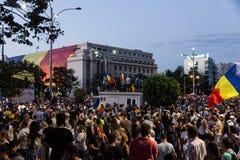 Μαζική διαμαρτυρία στο Βουκουρέστι ενάντια στην κυβέρνηση στοκ φωτογραφία με δικαίωμα ελεύθερης χρήσης Μαζική διαμαρτυρία στο Βουκουρέστι ενάντια στην κυβέρνηση στοκ φωτογραφία με δικαίωμα ελεύθερης χρήσης