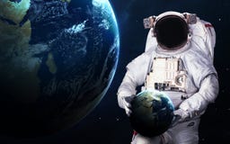 μακρινό διάστημα αστρονα&upsilon spacewalk Στοιχεία αυτής της εικόνας που εφοδιάζεται από τη NASA στοκ εικόνες με δικαίωμα ελεύθερης χρήσης μακρινό διάστημα αστρονα&upsilon spacewalk Στοιχεία αυτής της εικόνας που εφοδιάζεται από τη NASA στοκ εικόνες με δικαίωμα ελεύθερης χρήσης