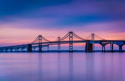 Μακροχρόνια έκθεση της γέφυρας κόλπων Chesapeake, από αμμώδες Sta σημείου στοκ εικόνα Μακροχρόνια έκθεση της γέφυρας κόλπων Chesapeake, από αμμώδες Sta σημείου στοκ εικόνα