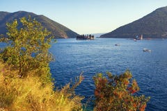 Μαυροβούνιο Όμορφη άποψη του κόλπου Kotor, αδριατική θάλασσα Στοκ Φωτογραφίες Μαυροβούνιο Όμορφη άποψη του κόλπου Kotor, αδριατική θάλασσα Στοκ Φωτογραφίες