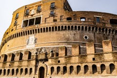 Μαυσωλείο Sant “Angelo Castel του Αδριανού - Castle του ιερού αγγέλου ένα υψωμένος κυλινδρικό κτήριο σε Parco Adriano, Ρώμη στοκ φωτογραφία με δικαίωμα ελεύθερης χρήσης Μαυσωλείο Sant “Angelo Castel του Αδριανού - Castle του ιερού αγγέλου ένα υψωμένος κυλινδρικό κτήριο σε Parco Adriano, Ρώμη στοκ φωτογραφία με δικαίωμα ελεύθερης χρήσης