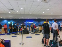 Μαϊάμι, Φλώριδα, ΗΠΑ - Aprile 28, 2018: Το Alamo γραφείο αυτοκινήτων ενοικίου στον αερολιμένα του Μαϊάμι στοκ φωτογραφία Μαϊάμι, Φλώριδα, ΗΠΑ - Aprile 28, 2018: Το Alamo γραφείο αυτοκινήτων ενοικίου στον αερολιμένα του Μαϊάμι στοκ φωτογραφία