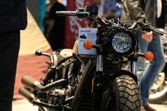 Μαύρος στενός επάνω Bobber 2018 ανιχνεύσεων μοτοσικλετών ινδικός Μπροστινή όψη στοκ φωτογραφίες με δικαίωμα ελεύθερης χρήσης Μαύρος στενός επάνω Bobber 2018 ανιχνεύσεων μοτοσικλετών ινδικός Μπροστινή όψη στοκ φωτογραφίες με δικαίωμα ελεύθερης χρήσης
