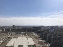 Με αυτό το τετράγωνο, τα παιδιά μπορούν να έρθουν εδώ να πετάξουν τους ικτίνους και να τρέξουν ελεύθερα την Κυριακή, Κίνα Wu yang στοκ εικόνα Με αυτό το τετράγωνο, τα παιδιά μπορούν να έρθουν εδώ να πετάξουν τους ικτίνους και να τρέξουν ελεύθερα την Κυριακή, Κίνα Wu yang στοκ εικόνα