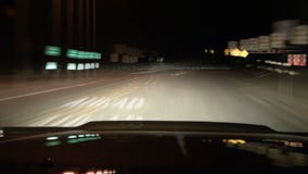 Μεθυσμένο Drive DUI τη νύχτα (οδηγός POV) απόθεμα βίντεο Μεθυσμένο Drive DUI τη νύχτα (οδηγός POV) απόθεμα βίντεο