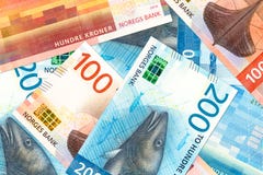 Μερικά νέα 100 και 200 νορβηγικά τραπεζογραμμάτια κορωνών στοκ εικόνα με δικαίωμα ελεύθερης χρήσης Μερικά νέα 100 και 200 νορβηγικά τραπεζογραμμάτια κορωνών στοκ εικόνα με δικαίωμα ελεύθερης χρήσης