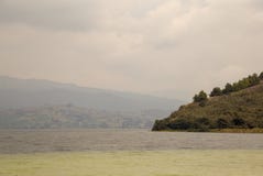Μερική άποψη της λίμνης Tota στοκ φωτογραφίες Μερική άποψη της λίμνης Tota στοκ φωτογραφίες