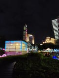 Μεταλλικός θόρυβος ένα κτήριο τη νύχτα σε Shenzhen στοκ φωτογραφίες με δικαίωμα ελεύθερης χρήσης Μεταλλικός θόρυβος ένα κτήριο τη νύχτα σε Shenzhen στοκ φωτογραφίες με δικαίωμα ελεύθερης χρήσης