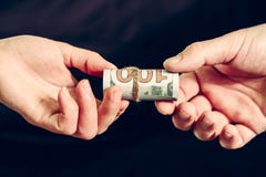 Μεταφορά των χρημάτων στους λογαριασμούς δολαρίων, που λαμβάνει μια δωροδοκία στοκ εικόνα με δικαίωμα ελεύθερης χρήσης Μεταφορά των χρημάτων στους λογαριασμούς δολαρίων, που λαμβάνει μια δωροδοκία στοκ εικόνα με δικαίωμα ελεύθερης χρήσης