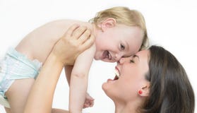 Μητέρα που αγαπά το μωρό της Στοκ Φωτογραφία Μητέρα που αγαπά το μωρό της Στοκ Φωτογραφία