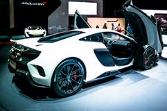 Μηχανή του Ντουμπάι, γωνία Mclaren που επιδεικνύει τα νέα αυτοκίνητά τους στοκ φωτογραφία με δικαίωμα ελεύθερης χρήσης Μηχανή του Ντουμπάι, γωνία Mclaren που επιδεικνύει τα νέα αυτοκίνητά τους στοκ φωτογραφία με δικαίωμα ελεύθερης χρήσης