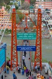Μια άποψη Lakshman Jhula από την πλευρά Tapovan του Γάγκη στοκ φωτογραφίες με δικαίωμα ελεύθερης χρήσης Μια άποψη Lakshman Jhula από την πλευρά Tapovan του Γάγκη στοκ φωτογραφίες με δικαίωμα ελεύθερης χρήσης