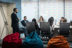 Μια επιχειρησιακή συνεδρίαση στοκ εικόνα Μια επιχειρησιακή συνεδρίαση στοκ εικόνα