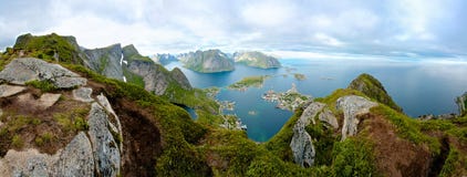 Μια πανοραμική άποψη από το νησί Lofoten, Νορβηγία στοκ εικόνες Μια πανοραμική άποψη από το νησί Lofoten, Νορβηγία στοκ εικόνες