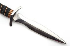 Μικρό στιλέτο hilt και κινηματογράφηση σε πρώτο πλάνο λεπίδων στο άσπρο υπόβαθρο στοκ φωτογραφία με δικαίωμα ελεύθερης χρήσης Μικρό στιλέτο hilt και κινηματογράφηση σε πρώτο πλάνο λεπίδων στο άσπρο υπόβαθρο στοκ φωτογραφία με δικαίωμα ελεύθερης χρήσης