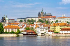 Μικρότερη εικονική παράσταση πόλης πόλης Mala Strana με το Κάστρο της Πράγας, Δημοκρατία της Τσεχίας στοκ φωτογραφία με δικαίωμα ελεύθερης χρήσης Μικρότερη εικονική παράσταση πόλης πόλης Mala Strana με το Κάστρο της Πράγας, Δημοκρατία της Τσεχίας στοκ φωτογραφία με δικαίωμα ελεύθερης χρήσης