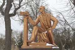 Μνημείο σε Semyon Euzovich Duvan στο τετράγωνο θεάτρων στο ρ στοκ φωτογραφίες με δικαίωμα ελεύθερης χρήσης Μνημείο σε Semyon Euzovich Duvan στο τετράγωνο θεάτρων στο ρ στοκ φωτογραφίες με δικαίωμα ελεύθερης χρήσης