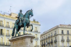 Μνημείο στο βασιλιά Charles ΙΙΙ, Puerta del Sol, Μαδρίτη στοκ εικόνα με δικαίωμα ελεύθερης χρήσης Μνημείο στο βασιλιά Charles ΙΙΙ, Puerta del Sol, Μαδρίτη στοκ εικόνα με δικαίωμα ελεύθερης χρήσης