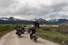 Μοτοσικλέτες στο γεωγραφικό πλάτος 54 σε Ushuaia, Αργεντινή στοκ εικόνες Μοτοσικλέτες στο γεωγραφικό πλάτος 54 σε Ushuaia, Αργεντινή στοκ εικόνες