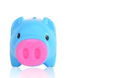 Μπλε piggy τράπεζα στο άσπρο υπόβαθρο, πορεία ψαλιδίσματος συμπεριλαμβανομένου Στοκ φωτογραφία με δικαίωμα ελεύθερης χρήσης Μπλε piggy τράπεζα στο άσπρο υπόβαθρο, πορεία ψαλιδίσματος συμπεριλαμβανομένου Στοκ φωτογραφία με δικαίωμα ελεύθερης χρήσης