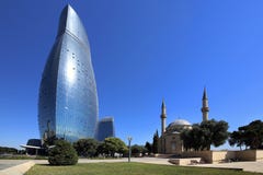 Μπακού, Αζερμπαϊτζάν Άποψη του “καίγοντας πύργου “ στοκ εικόνες Μπακού, Αζερμπαϊτζάν Άποψη του “καίγοντας πύργου “ στοκ εικόνες