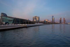 Μπακού, Αζερμπαϊτζάν - 02 02 2018: Λεωφόρος παραλιών Το Μπακού είναι η μεγαλύτερη πόλη στη Κασπία Θάλασσα και της περιοχής Καύκασ στοκ φωτογραφία Μπακού, Αζερμπαϊτζάν - 02 02 2018: Λεωφόρος παραλιών Το Μπακού είναι η μεγαλύτερη πόλη στη Κασπία Θάλασσα και της περιοχής Καύκασ στοκ φωτογραφία