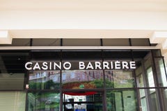 Μπιαρίτζ/Γαλλία 27 07 18: Χαρτοπαικτική λέσχη Barrière Γαλλία Μπιαρίτζ στοκ φωτογραφία με δικαίωμα ελεύθερης χρήσης Μπιαρίτζ/Γαλλία 27 07 18: Χαρτοπαικτική λέσχη Barrière Γαλλία Μπιαρίτζ στοκ φωτογραφία με δικαίωμα ελεύθερης χρήσης