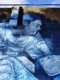 Μπλε γκράφιτι ατόμων στον τοίχο χώρων στάθμευσης στο Ώκλαντ στοκ φωτογραφία με δικαίωμα ελεύθερης χρήσης Μπλε γκράφιτι ατόμων στον τοίχο χώρων στάθμευσης στο Ώκλαντ στοκ φωτογραφία με δικαίωμα ελεύθερης χρήσης