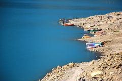 Μπλε τυρκουάζ της λίμνης Attabad στο Πακιστάν στοκ εικόνες με δικαίωμα ελεύθερης χρήσης Μπλε τυρκουάζ της λίμνης Attabad στο Πακιστάν στοκ εικόνες με δικαίωμα ελεύθερης χρήσης