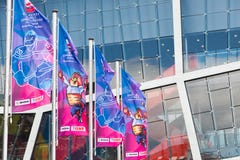Μπρατισλάβα, Σλοβακία - 7 Μαΐου 2019: Σημαίες με τη μασκότ - 3 ημέρες πριν από το παγκόσμιο πρωτάθλημα χόκεϋ στοκ φωτογραφία με δικαίωμα ελεύθερης χρήσης Μπρατισλάβα, Σλοβακία - 7 Μαΐου 2019: Σημαίες με τη μασκότ - 3 ημέρες πριν από το παγκόσμιο πρωτάθλημα χόκεϋ στοκ φωτογραφία με δικαίωμα ελεύθερης χρήσης