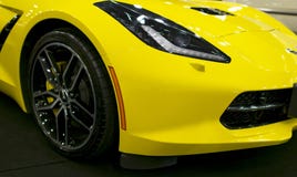 Μπροστινή άποψη ενός κίτρινου δρόμωνα Chevrolet Z06 Εξωτερικές λεπτομέρειες αυτοκινήτων στοκ εικόνες με δικαίωμα ελεύθερης χρήσης Μπροστινή άποψη ενός κίτρινου δρόμωνα Chevrolet Z06 Εξωτερικές λεπτομέρειες αυτοκινήτων στοκ εικόνες με δικαίωμα ελεύθερης χρήσης