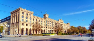 Μόναχο, Γερμανία - 20 Οκτωβρίου 2017: Οικοδόμηση της κυβέρνησης γεια στοκ φωτογραφίες Μόναχο, Γερμανία - 20 Οκτωβρίου 2017: Οικοδόμηση της κυβέρνησης γεια στοκ φωτογραφίες