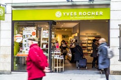 Μόναχο, Γερμανία - 15 Φεβρουαρίου 2018: Η Yves Rocher πωλεί τα άρθρα ομορφιάς στην πόλη του Μόναχου Στοκ Εικόνα Μόναχο, Γερμανία - 15 Φεβρουαρίου 2018: Η Yves Rocher πωλεί τα άρθρα ομορφιάς στην πόλη του Μόναχου Στοκ Εικόνα