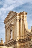 Μόνος χρυσός -χρυσός-hight τοίχος εκκλησιών με το μνημείο στοκ εικόνες με δικαίωμα ελεύθερης χρήσης Μόνος χρυσός -χρυσός-hight τοίχος εκκλησιών με το μνημείο στοκ εικόνες με δικαίωμα ελεύθερης χρήσης
