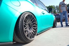 Μόσχα Καλοκαίρι 2018 Μεταλλίνη Toyota GT86 Aquamarine που συντονίζεται με την αναστολή αέρα, αποκλειστικές ευρείες ρόδες Τυλιγμέν στοκ εικόνα Μόσχα Καλοκαίρι 2018 Μεταλλίνη Toyota GT86 Aquamarine που συντονίζεται με την αναστολή αέρα, αποκλειστικές ευρείες ρόδες Τυλιγμέν στοκ εικόνα