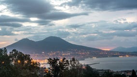 Νάπολη με το Βεζούβιο στην ανατολή απόθεμα βίντεο Νάπολη με το Βεζούβιο στην ανατολή απόθεμα βίντεο