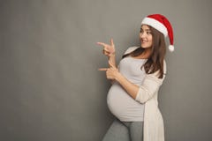 Νέα έγκυος γυναίκα που δείχνει κατά μέρος το πορτρέτο στοκ φωτογραφία Νέα έγκυος γυναίκα που δείχνει κατά μέρος το πορτρέτο στοκ φωτογραφία
