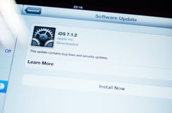 Νέα αναπροσαρμογή για iOS διαθέσιμο στοκ φωτογραφία Νέα αναπροσαρμογή για iOS διαθέσιμο στοκ φωτογραφία