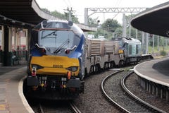 Νέα ατμομηχανή diesel στο πυρηνικό τραίνο φιαλών Στοκ Φωτογραφίες Νέα ατμομηχανή diesel στο πυρηνικό τραίνο φιαλών Στοκ Φωτογραφίες