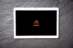 Νέο huawei mediapad t3 ταμπλετών υπολογιστών άσπρο χρώμα 10 ίντσας με το μπροστινό HUAWEI λογότυπο οθόνης επίδειξης στοκ φωτογραφίες με δικαίωμα ελεύθερης χρήσης Νέο huawei mediapad t3 ταμπλετών υπολογιστών άσπρο χρώμα 10 ίντσας με το μπροστινό HUAWEI λογότυπο οθόνης επίδειξης στοκ φωτογραφίες με δικαίωμα ελεύθερης χρήσης