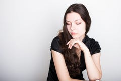 Νέο φιλικό χαμόγελο brunette Πορτρέτο μιας νέας βέβαιας γυναίκας, στοκ εικόνα Νέο φιλικό χαμόγελο brunette Πορτρέτο μιας νέας βέβαιας γυναίκας, στοκ εικόνα