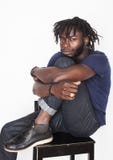 Νέο όμορφο αμερικανικό άτομο afro, βλέμμα, ζιζάνιο Στοκ Φωτογραφίες Νέο όμορφο αμερικανικό άτομο afro, βλέμμα, ζιζάνιο Στοκ Φωτογραφίες
