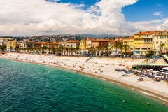 Νίκαια, Γαλλία - 2019 Πανοραμική άποψη της ακτής της Νίκαιας και της παραλίας, γαλλικό Riviera στοκ εικόνα με δικαίωμα ελεύθερης χρήσης Νίκαια, Γαλλία - 2019 Πανοραμική άποψη της ακτής της Νίκαιας και της παραλίας, γαλλικό Riviera στοκ εικόνα με δικαίωμα ελεύθερης χρήσης