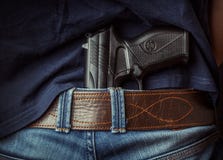 να στοχεύσει το χέρι πυροβόλων όπλων beretta απομόνωσε το έτοιμο ύφος βλαστών στο λευκό όπλων στοκ εικόνες να στοχεύσει το χέρι πυροβόλων όπλων beretta απομόνωσε το έτοιμο ύφος βλαστών στο λευκό όπλων στοκ εικόνες