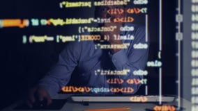 Να τυλίξει προγραμματιστών κάτω από τον προγραμματισμό του κώδικα στη οθόνη υπολογιστή απόθεμα βίντεο Να τυλίξει προγραμματιστών κάτω από τον προγραμματισμό του κώδικα στη οθόνη υπολογιστή απόθεμα βίντεο