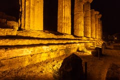Ναός Hercules στο αρχαιολογικό πάρκο του Agrigento Σικελία στοκ εικόνες με δικαίωμα ελεύθερης χρήσης Ναός Hercules στο αρχαιολογικό πάρκο του Agrigento Σικελία στοκ εικόνες με δικαίωμα ελεύθερης χρήσης