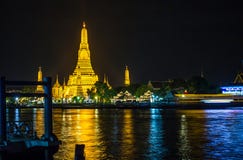 Ναός της Dawn ή Wat Arun στοκ εικόνα με δικαίωμα ελεύθερης χρήσης Ναός της Dawn ή Wat Arun στοκ εικόνα με δικαίωμα ελεύθερης χρήσης